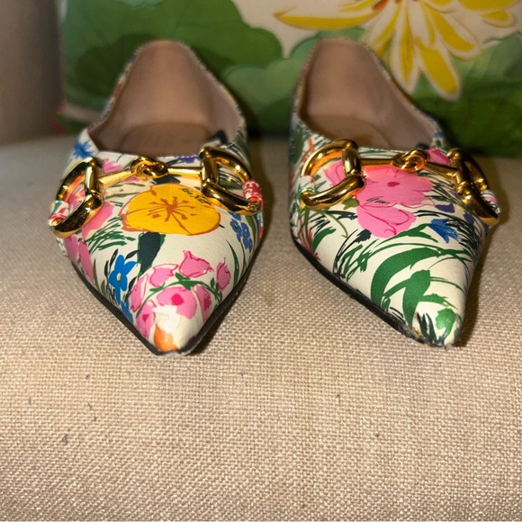 Gucci Floral Print Women's Shoes with Silver Accent - Picture 4 of 6